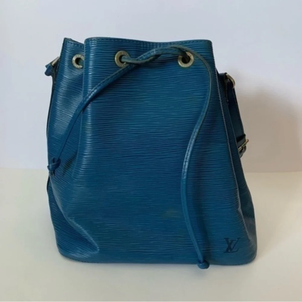 LOUIS VUITTON LV Shoulder Bag Petit Noe Blue Epi